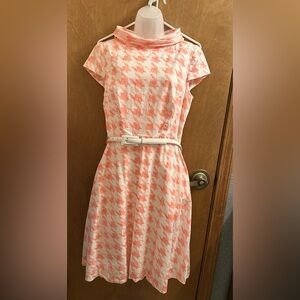 Liz Claiborne size 8 large collar belted dress with pockets! 💫